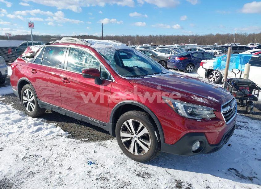 2018 Subaru Outback 3.6R LIMITED (VIN 4S4BSENC1J3221721) main photo