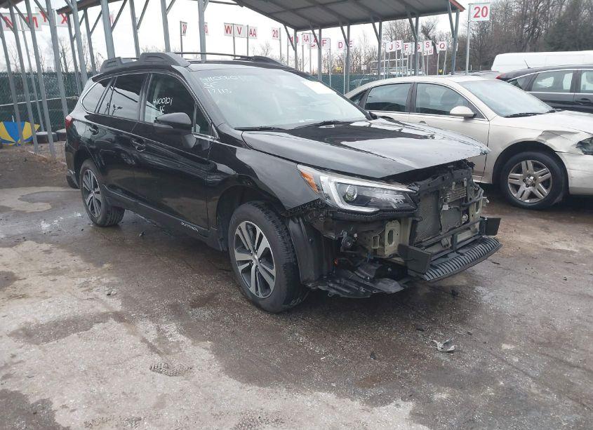 2019 Subaru Outback 3.6R LIMITED (VIN 4S4BSENC4K3234805) main photo