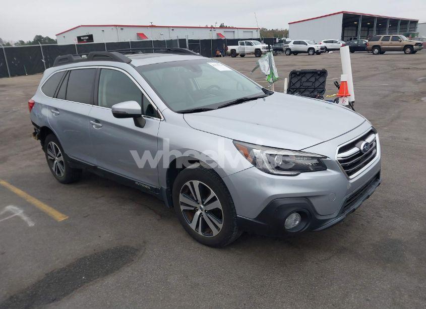 2019 Subaru Outback 3.6R LIMITED (VIN 4S4BSENC5K3315585) main photo