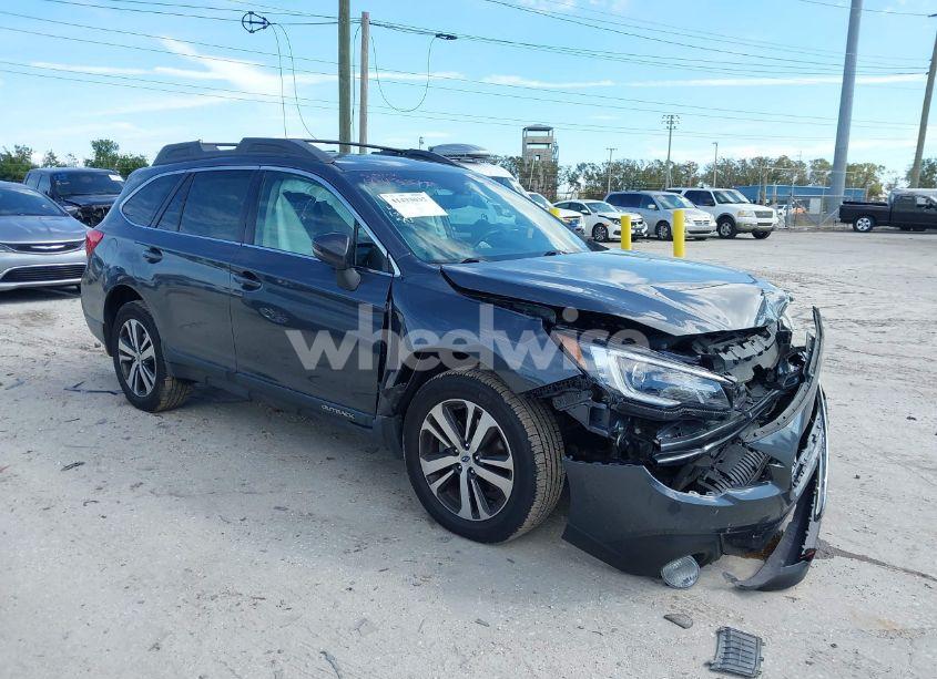 2018 Subaru Outback 3.6R LIMITED (VIN 4S4BSENC6J3364535) main photo