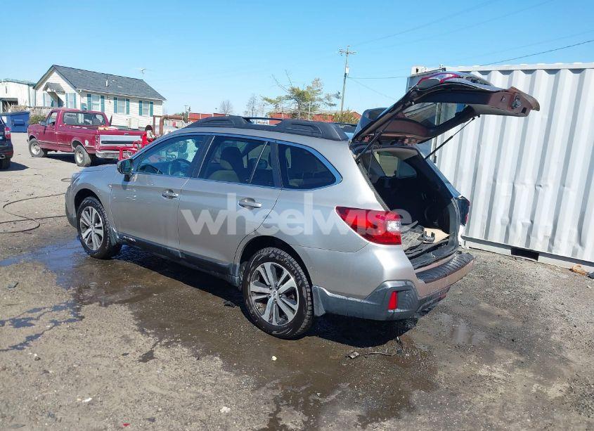 Photo 3 of 2018 Subaru Outback 3.6R LIMITED (VIN 4S4BSENC7J3371655)