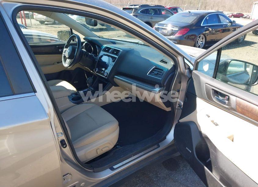 Photo 5 of 2018 Subaru Outback 3.6R LIMITED (VIN 4S4BSENC7J3371655)