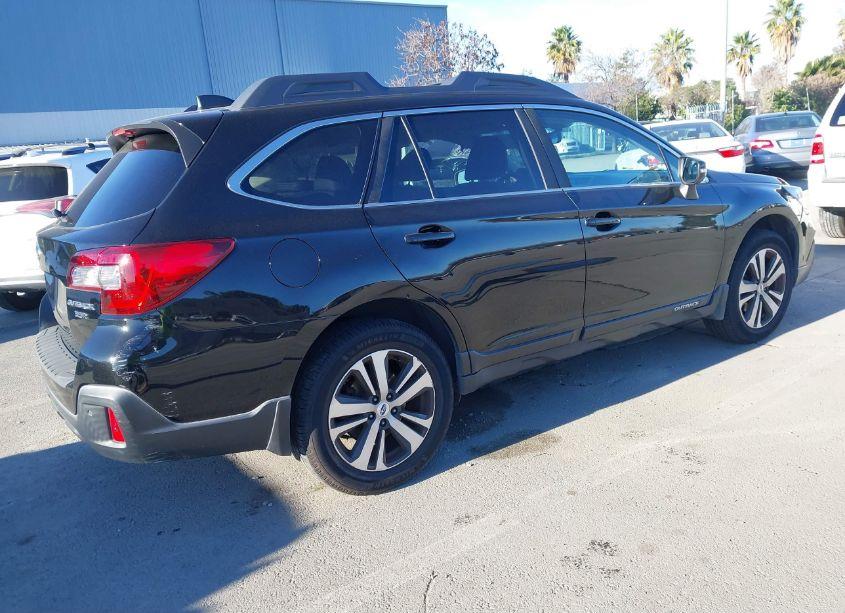Photo 4 of 2018 Subaru Outback 3.6R LIMITED (VIN 4S4BSENC8J3328491)
