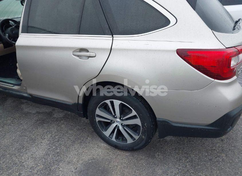 Photo 6 of 2018 Subaru Outback 3.6R LIMITED (VIN 4S4BSENC8J3330662)