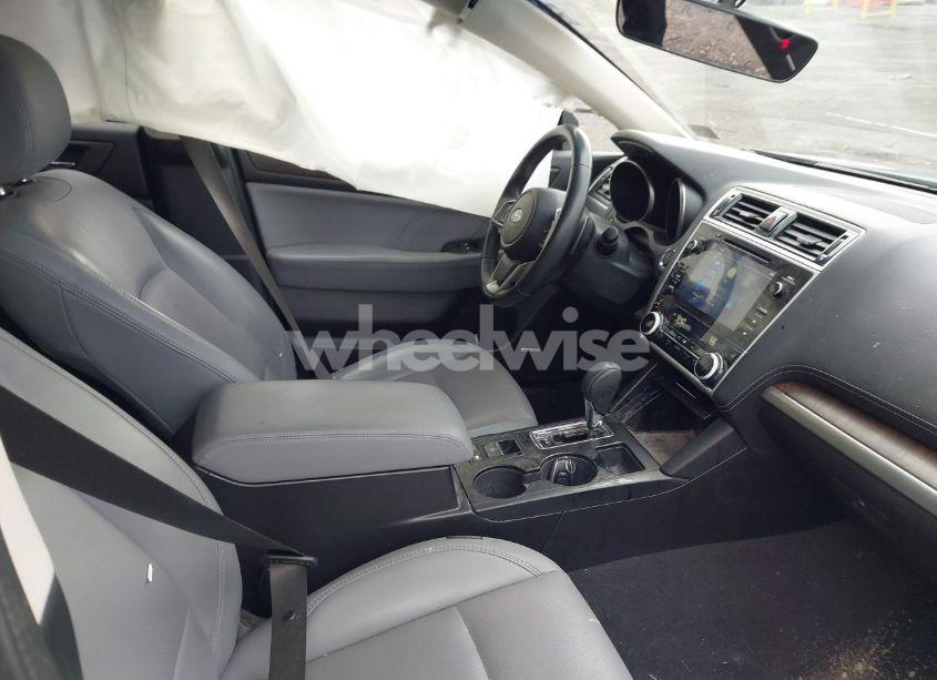 Photo 5 of 2019 Subaru Outback 3.6R LIMITED (VIN 4S4BSENC8K3317105)