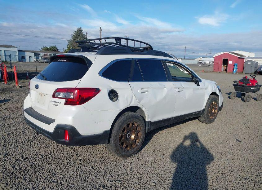 Photo 4 of 2018 Subaru Outback 3.6R LIMITED (VIN 4S4BSENC9J3330413)