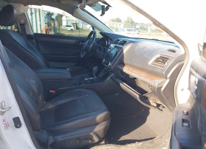 Photo 5 of 2018 Subaru Outback 3.6R LIMITED (VIN 4S4BSENC9J3330413)