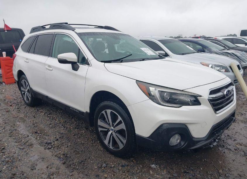 2018 Subaru Outback 3.6R LIMITED (VIN 4S4BSENCXJ3351982) main photo