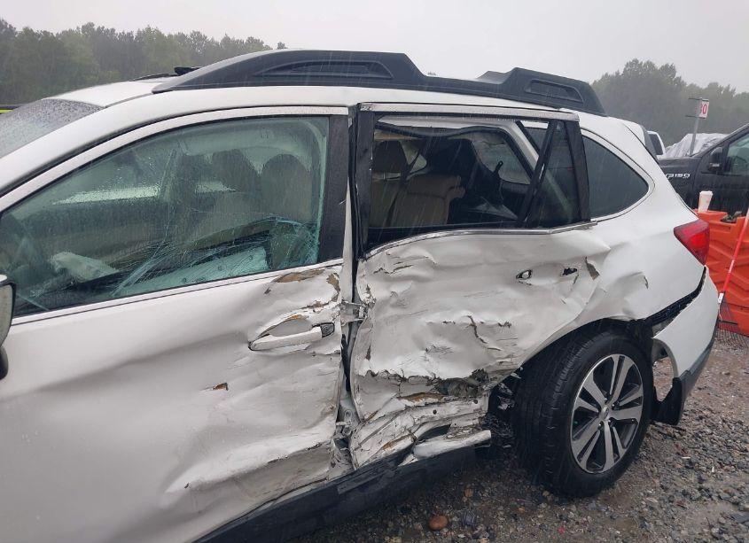 Photo 6 of 2018 Subaru Outback 3.6R LIMITED (VIN 4S4BSENCXJ3351982)