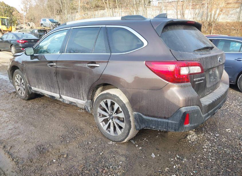 Photo 3 of 2019 Subaru Outback 3.6R TOURING (VIN 4S4BSETC3K3252151)