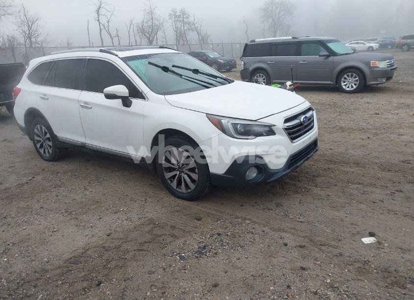 2018 Subaru Outback 3.6R TOURING (VIN 4S4BSETCXJ3209828) main photo