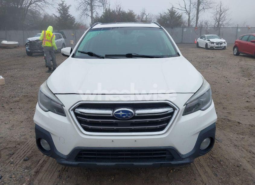 Photo 12 of 2018 Subaru Outback 3.6R TOURING (VIN 4S4BSETCXJ3209828)