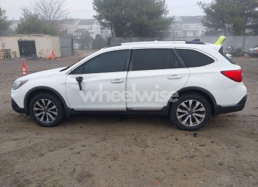 Photo 14 of 2018 Subaru Outback 3.6R TOURING (VIN 4S4BSETCXJ3209828)