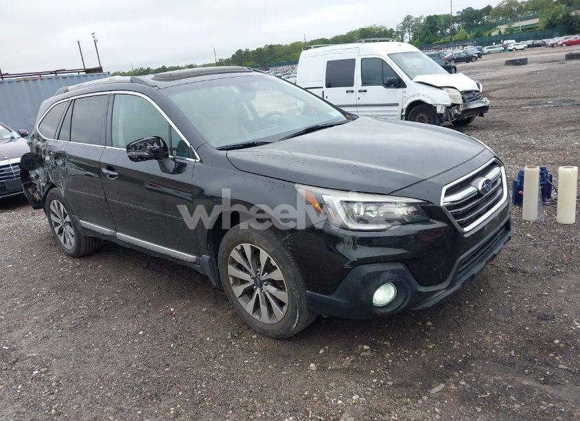 2018 Subaru Outback 3.6R TOURING (VIN 4S4BSETCXJ3232171) main photo