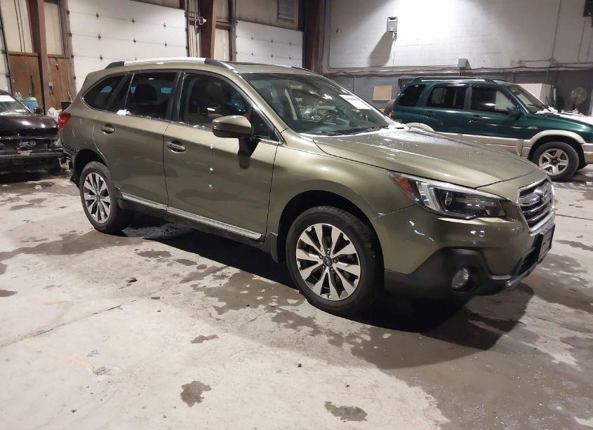 2018 Subaru Outback 3.6R TOURING (VIN 4S4BSETCXJ3300534) main photo