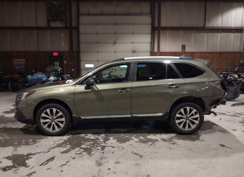 Photo 15 of 2018 Subaru Outback 3.6R TOURING (VIN 4S4BSETCXJ3300534)