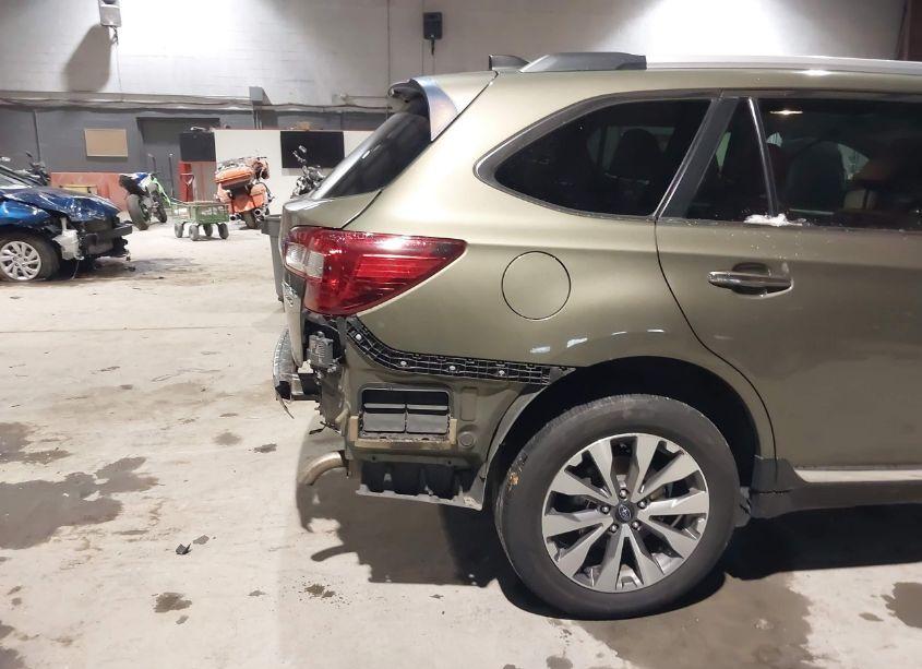 Photo 19 of 2018 Subaru Outback 3.6R TOURING (VIN 4S4BSETCXJ3300534)