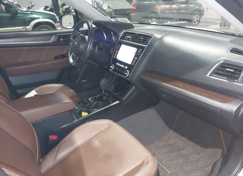 Photo 5 of 2018 Subaru Outback 3.6R TOURING (VIN 4S4BSETCXJ3300534)