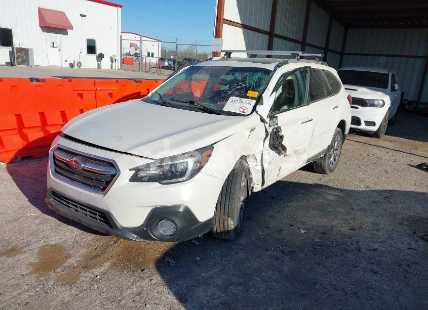 Photo 2 of 2019 Subaru Outback 3.6R TOURING (VIN 4S4BSETCXK3242989)
