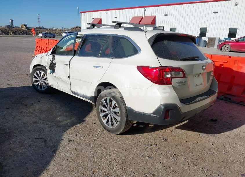 Photo 3 of 2019 Subaru Outback 3.6R TOURING (VIN 4S4BSETCXK3242989)