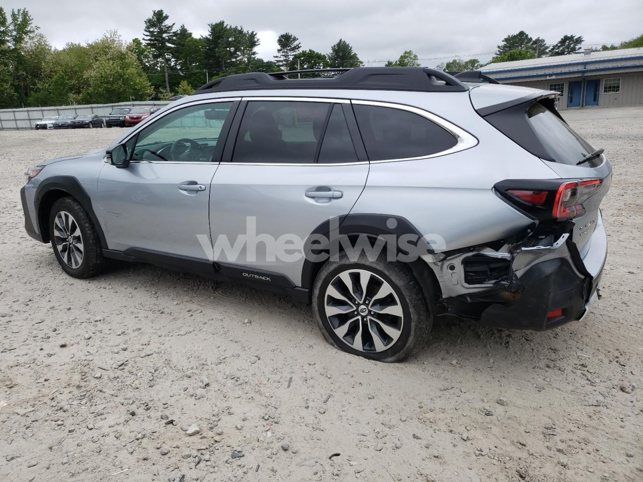 Photo 2 of 2023 SUBARU OUTBACK LIMITED (VIN 4S4BTANC1P3125327)