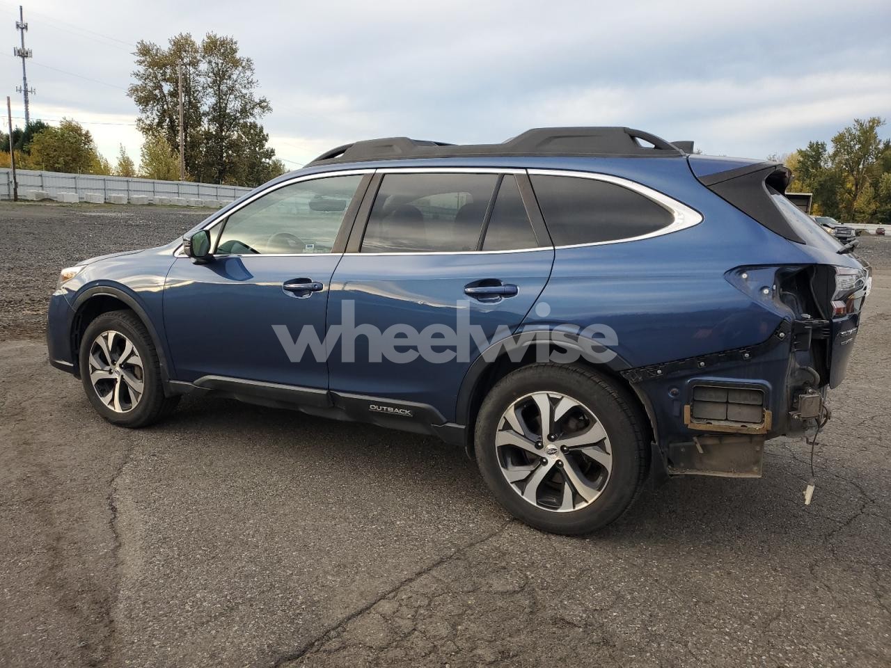 Photo 2 of 2020 SUBARU OUTBACK LIMITED XT (VIN 4S4BTGND6L3184539)