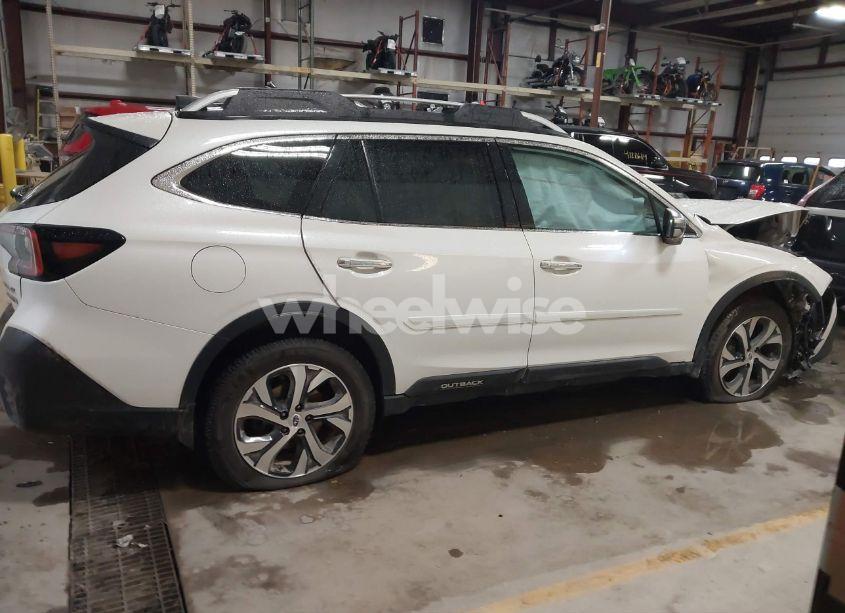 Photo 13 of 2020 Subaru Outback TOURING XT (VIN 4S4BTGPD9L3255357)