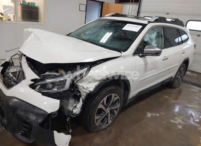 Photo 2 of 2020 Subaru Outback TOURING XT (VIN 4S4BTGPD9L3255357)