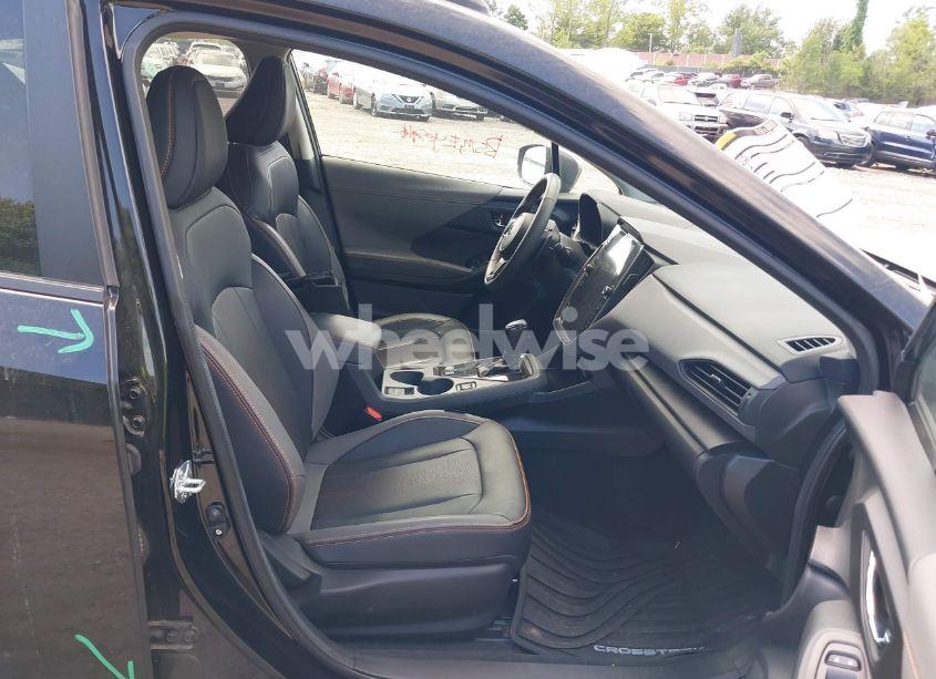 Photo 5 of 2024 Subaru Crosstrek LIMITED (VIN 4S4GUHN69R3703831)