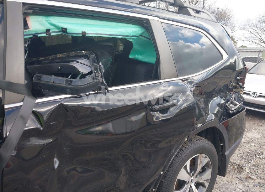 Photo 6 of 2019 Subaru Ascent PREMIUM (VIN 4S4WMACD4K3434003)