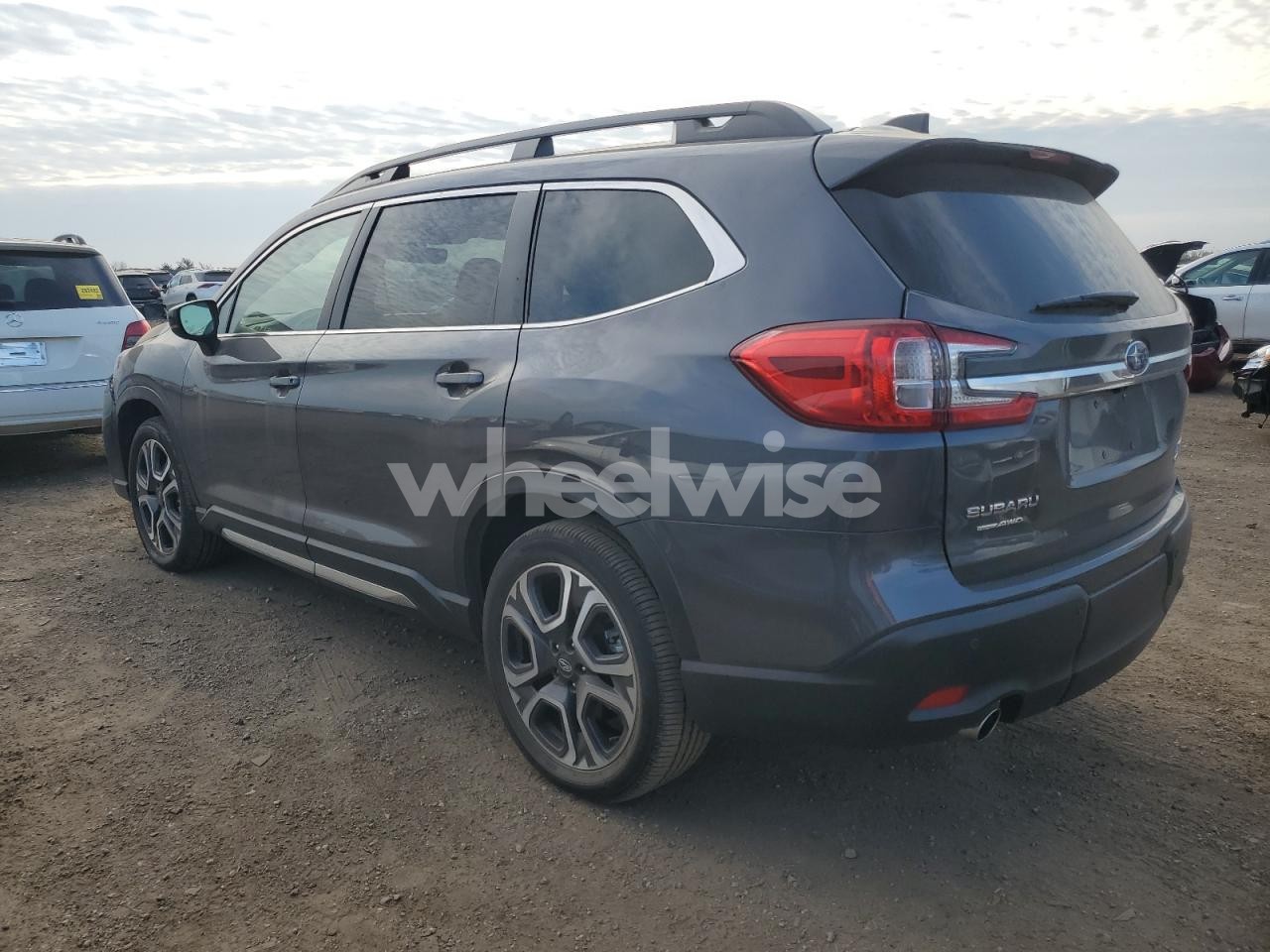 Photo 2 of 2024 SUBARU ASCENT LIMITED (VIN 4S4WMAUD2R3457644)