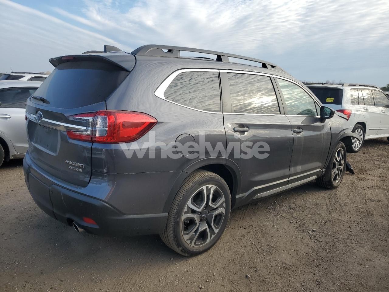 Photo 3 of 2024 SUBARU ASCENT LIMITED (VIN 4S4WMAUD2R3457644)