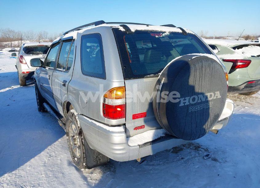 Photo 3 of 2000 Honda Passport EX/LX (VIN 4S6DM58W7Y4404688)