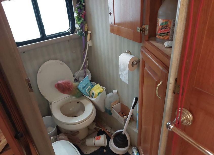 Photo 13 of 1998 Safari Motor HOME (VIN 4SLA8GN20W1109979)