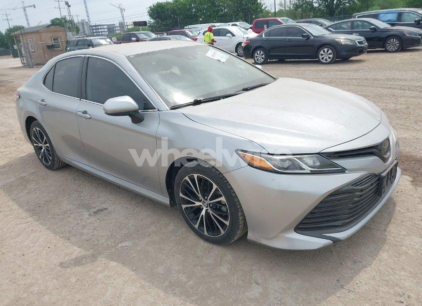 2020 Toyota Camry L (VIN 4T1A11AK2LU869327) main photo