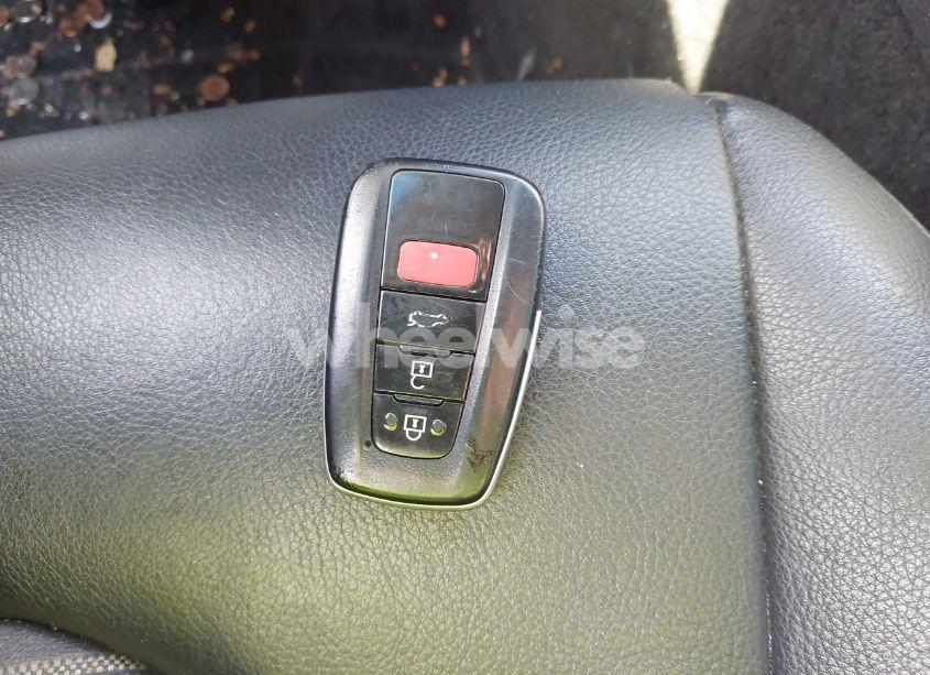 Photo 11 of 2018 Toyota Camry SE (VIN 4T1B11HK0JU014813)