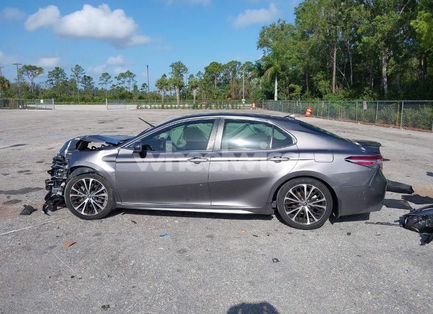 Photo 14 of 2018 Toyota Camry SE (VIN 4T1B11HK0JU014813)