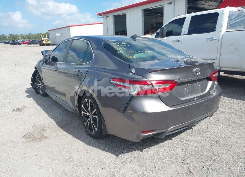 Photo 3 of 2018 Toyota Camry SE (VIN 4T1B11HK0JU014813)