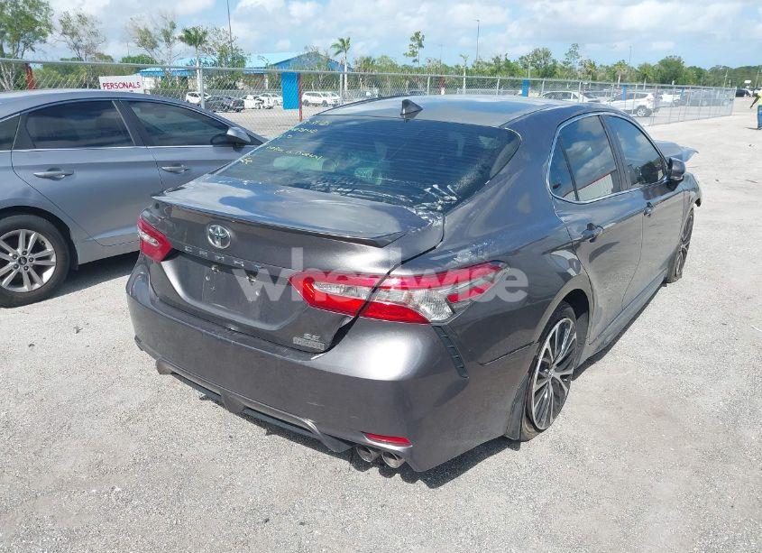 Photo 4 of 2018 Toyota Camry SE (VIN 4T1B11HK0JU014813)