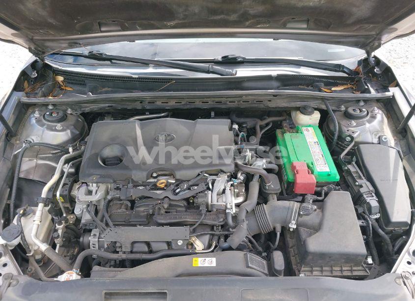 Photo 10 of 2018 Toyota Camry XLE (VIN 4T1B11HK0JU028078)