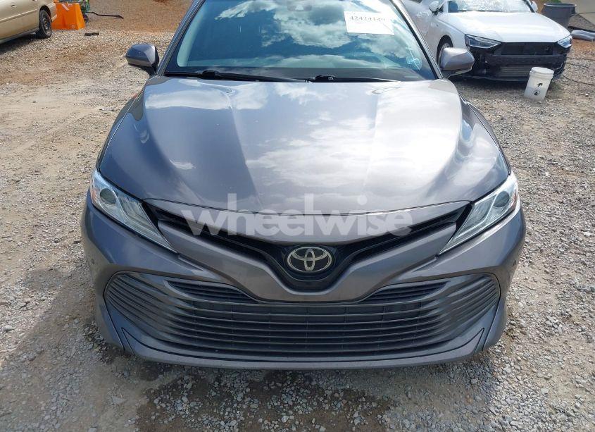 Photo 12 of 2018 Toyota Camry XLE (VIN 4T1B11HK0JU028078)