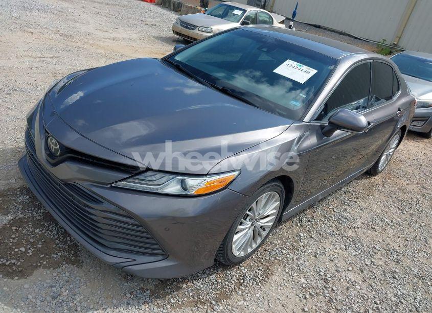 Photo 2 of 2018 Toyota Camry XLE (VIN 4T1B11HK0JU028078)