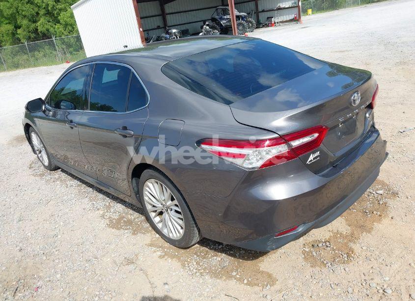 Photo 3 of 2018 Toyota Camry XLE (VIN 4T1B11HK0JU028078)