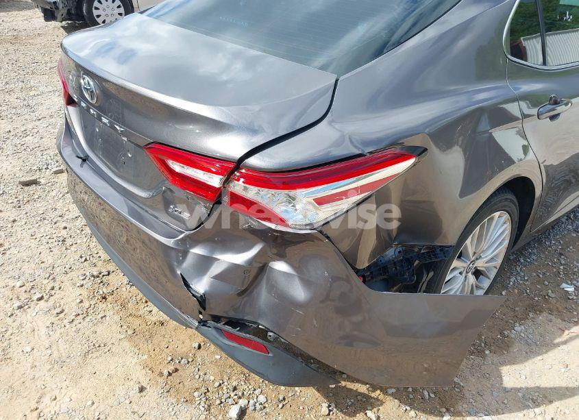 Photo 6 of 2018 Toyota Camry XLE (VIN 4T1B11HK0JU028078)