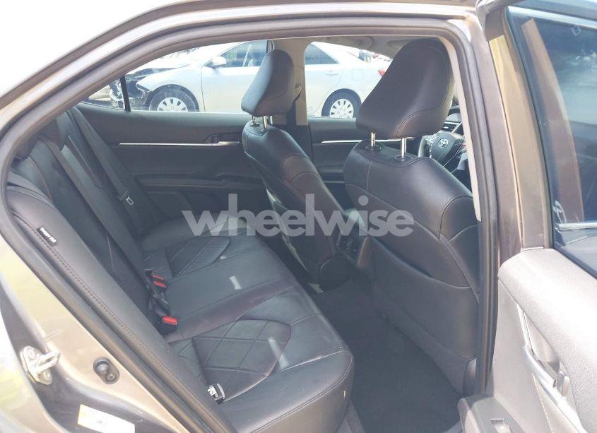 Photo 8 of 2018 Toyota Camry XLE (VIN 4T1B11HK0JU028078)