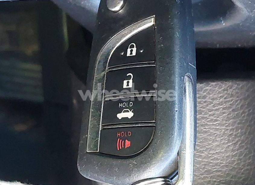 Photo 11 of 2018 Toyota Camry LE (VIN 4T1B11HK0JU029523)