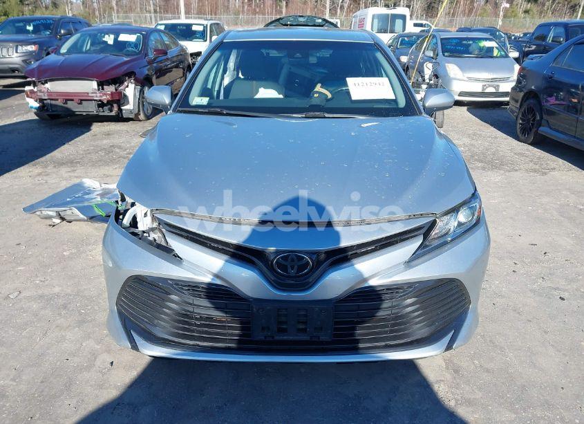 Photo 12 of 2018 Toyota Camry LE (VIN 4T1B11HK0JU029523)
