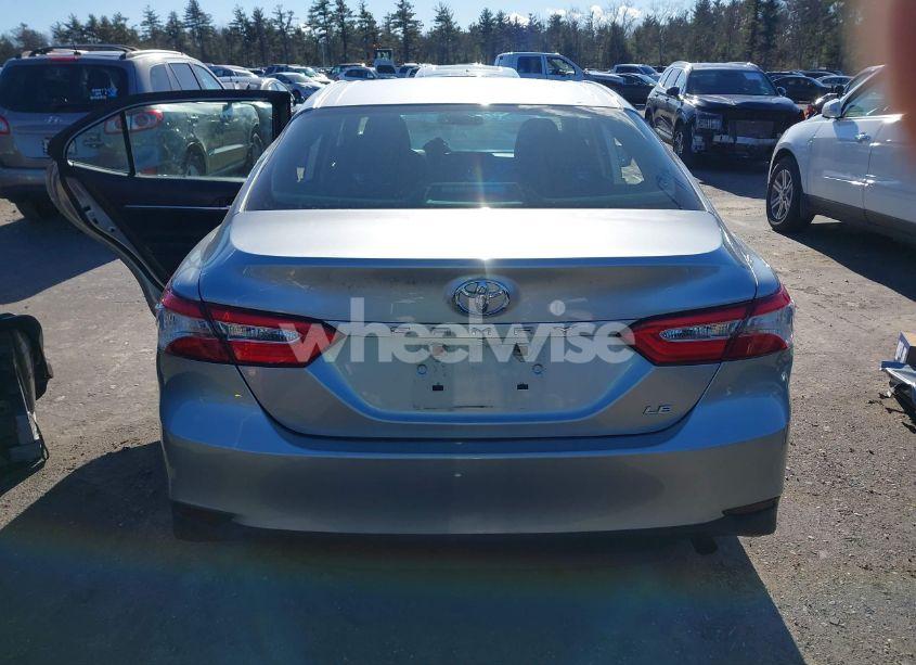 Photo 16 of 2018 Toyota Camry LE (VIN 4T1B11HK0JU029523)