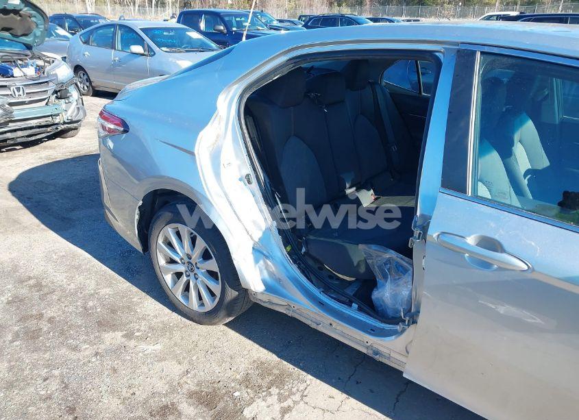 Photo 17 of 2018 Toyota Camry LE (VIN 4T1B11HK0JU029523)