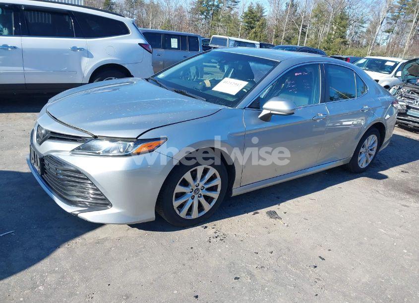 Photo 2 of 2018 Toyota Camry LE (VIN 4T1B11HK0JU029523)